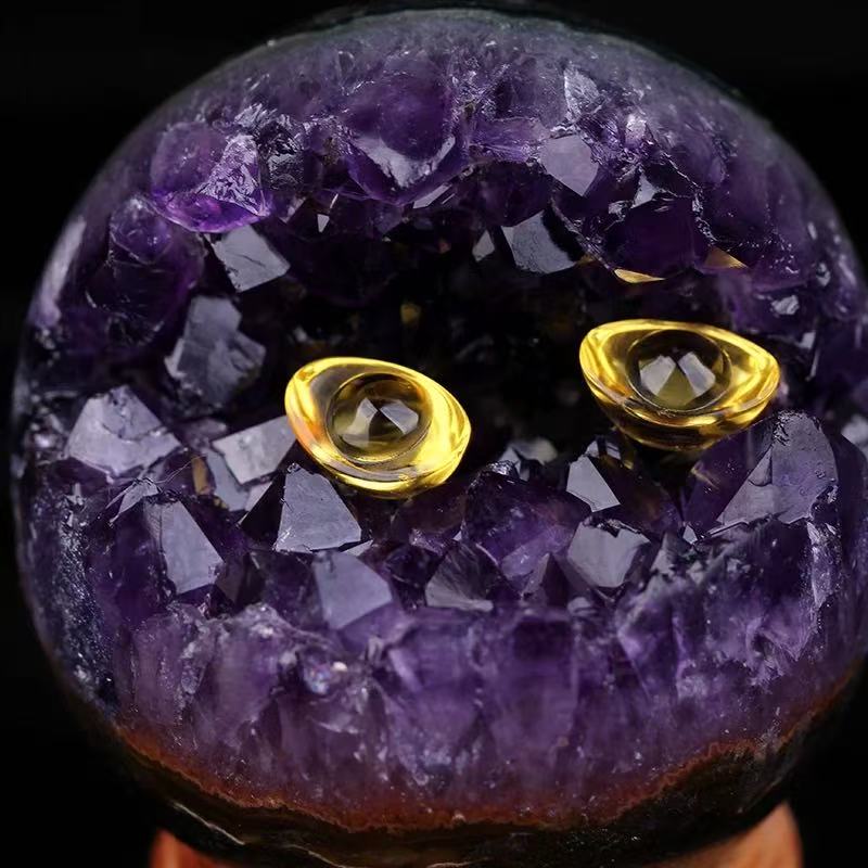 Two-color crystal ball